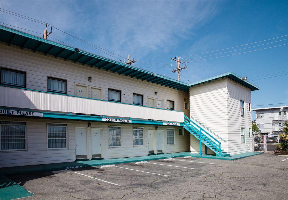 Mylo Hotel Daly City Exterior photo